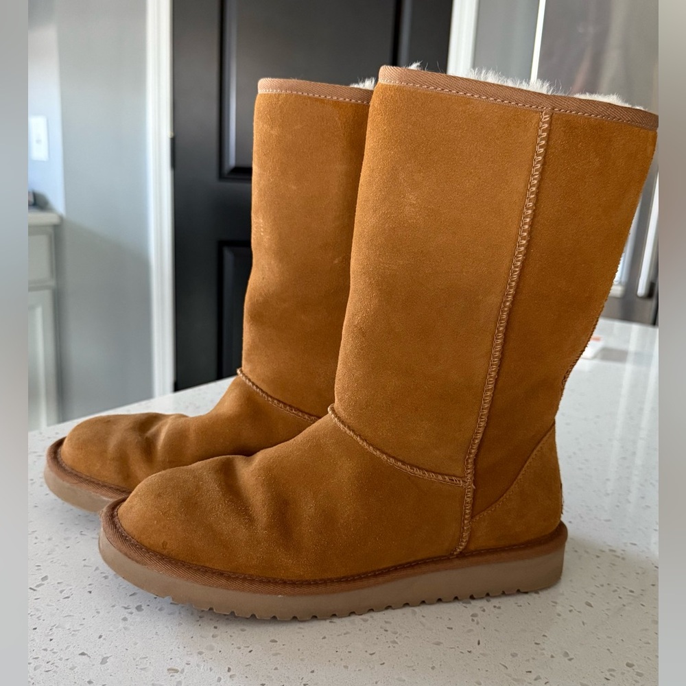 Koolaburra Tan and Cream Suede Boots